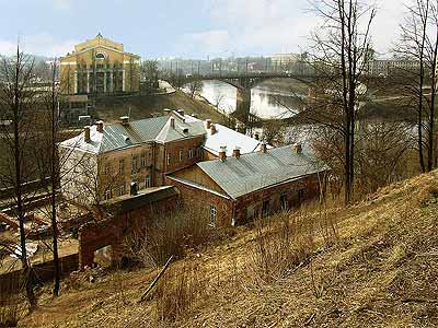 Вид на драмтеатр и монастырь св. Ольги